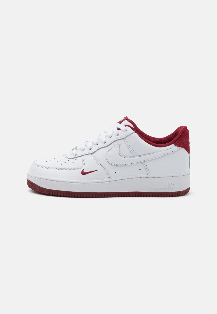 Фото № 1 с приближением к товару «‎AIR FORCE 1 '07»