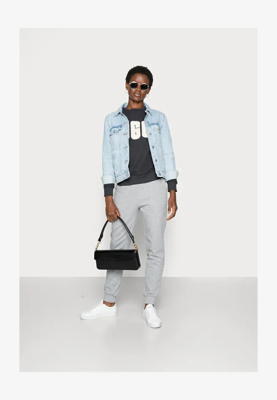 Фото № 2 с приближением к товару «‎MADELINE FUZZY LOGO CREW NECK»