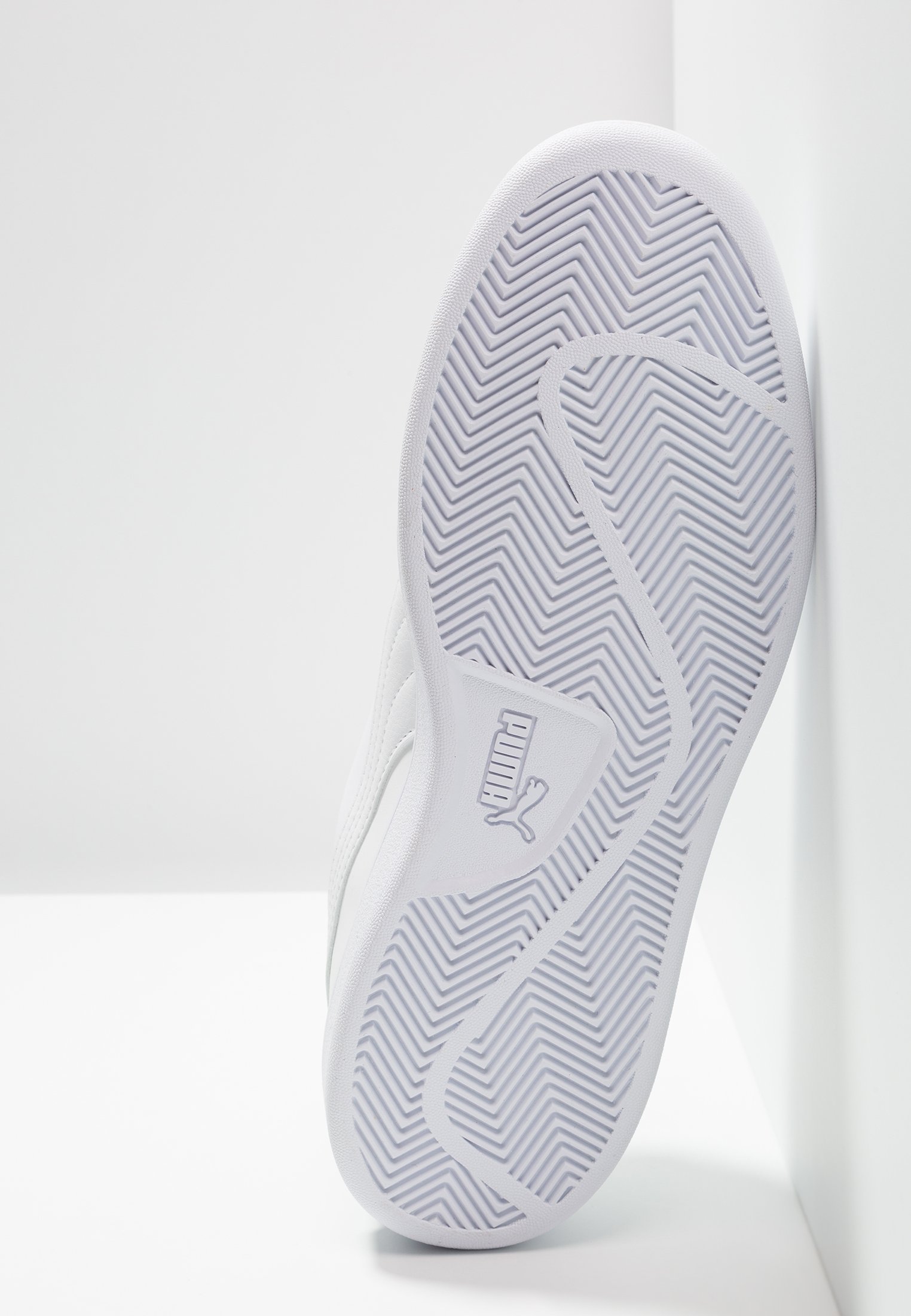 Фото № 5 с приближением к товару «‎Puma Smash »