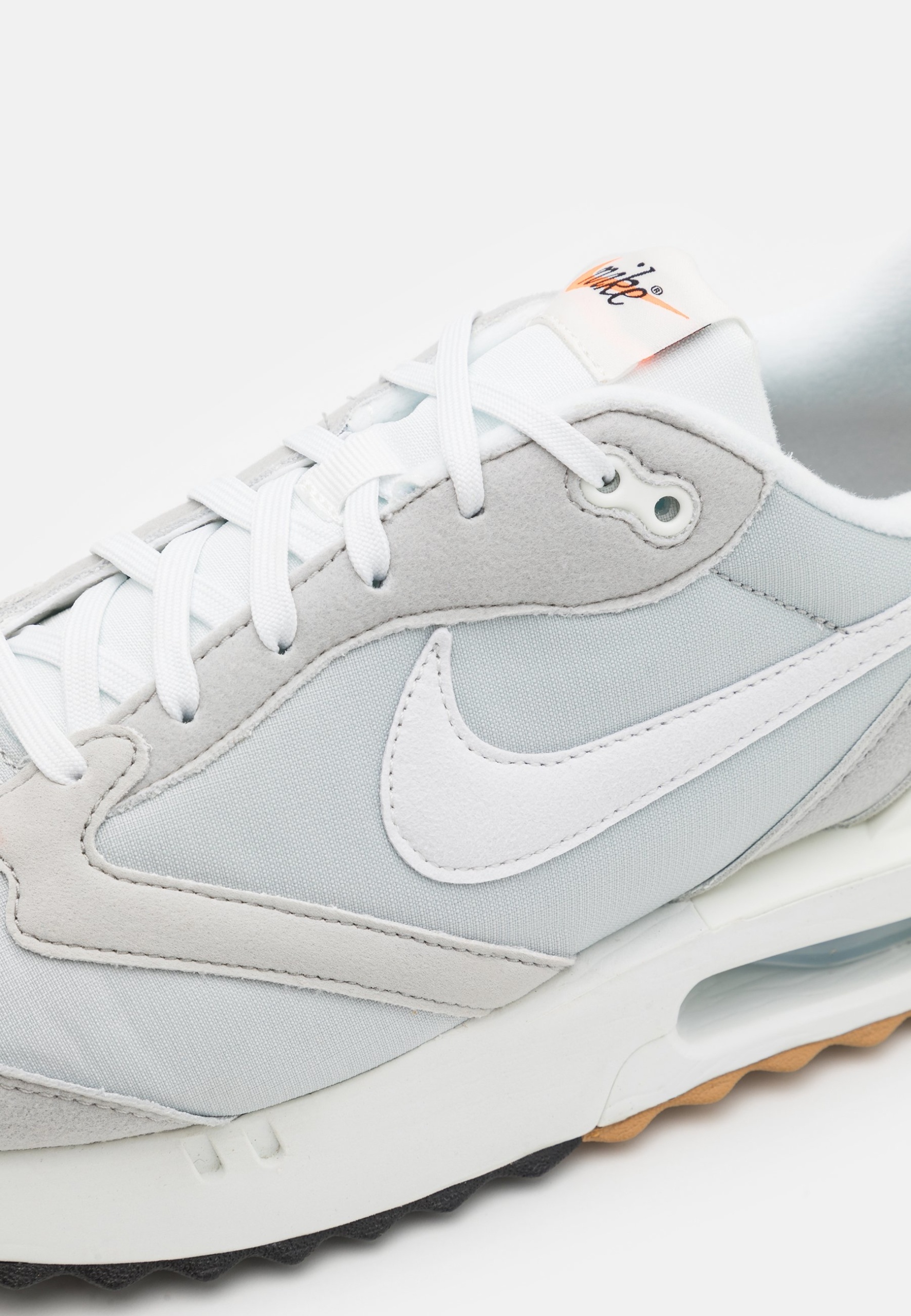 Фото № 4 с приближением к товару «‎Nike Air Max Dawn »
