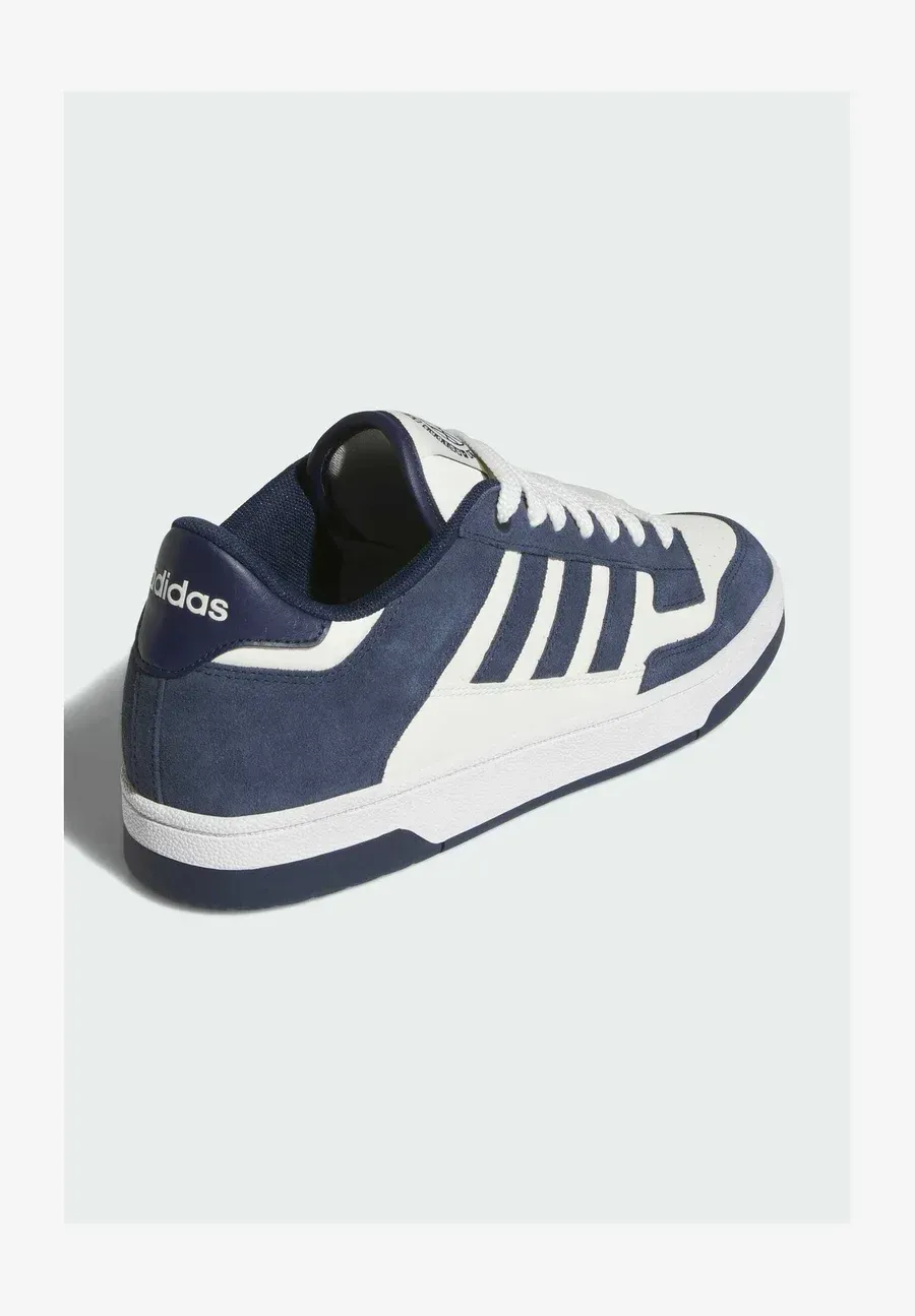 Фото № 4 с приближением к товару «‎Trainers»