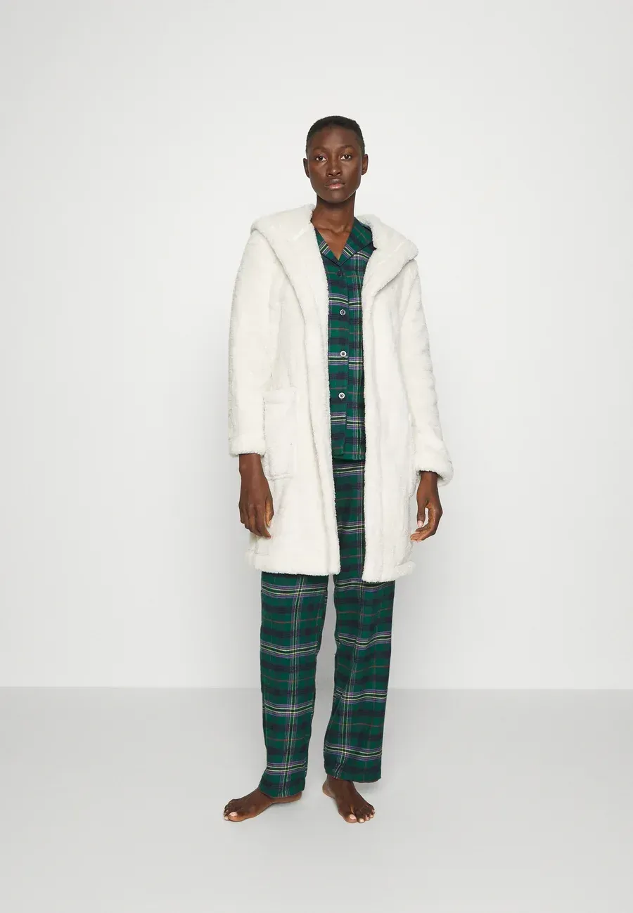 Фото № 2 с приближением к товару «‎AARTI»