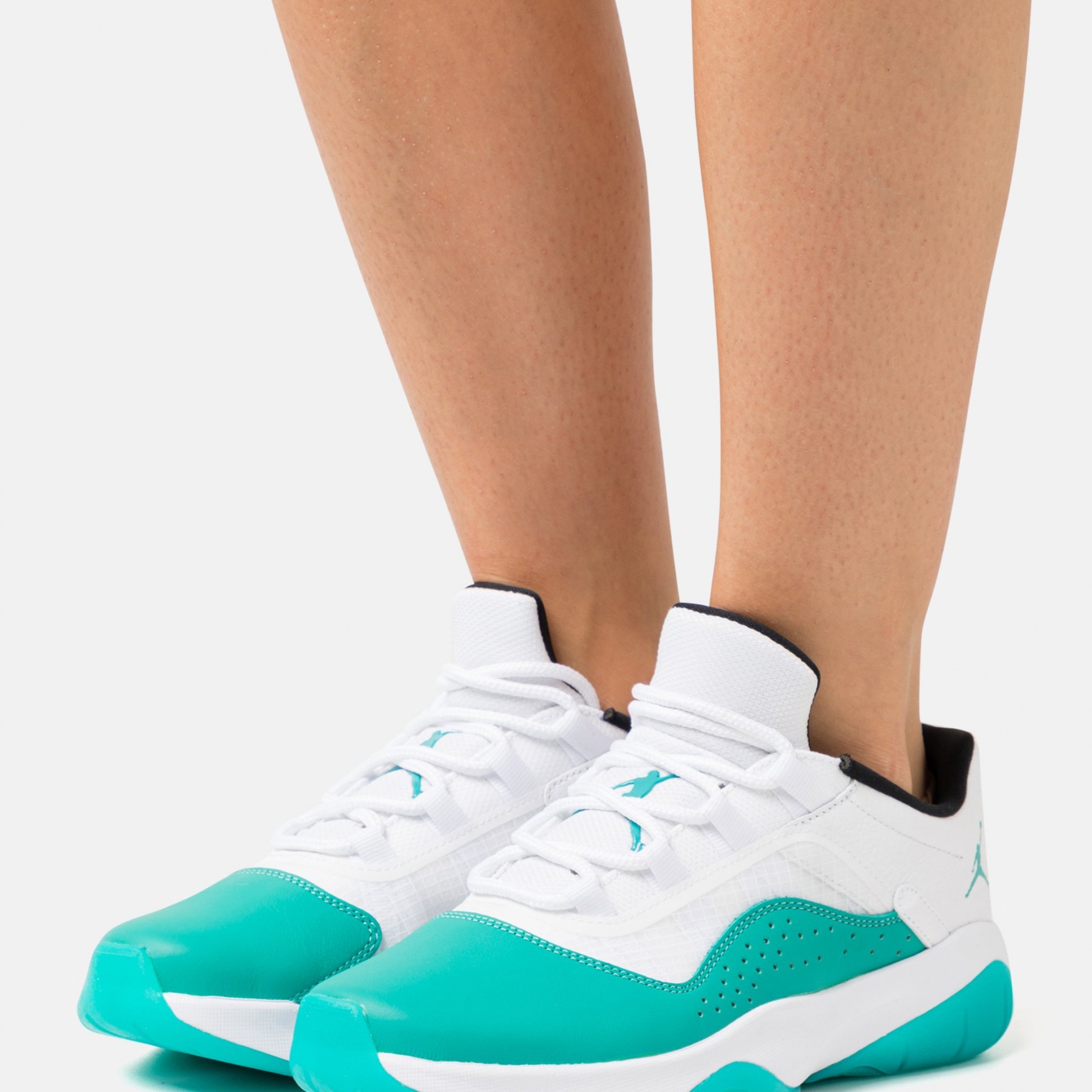 Фото № 1 с приближением к товару «‎Jordan Wmns Air 11 Cmft »