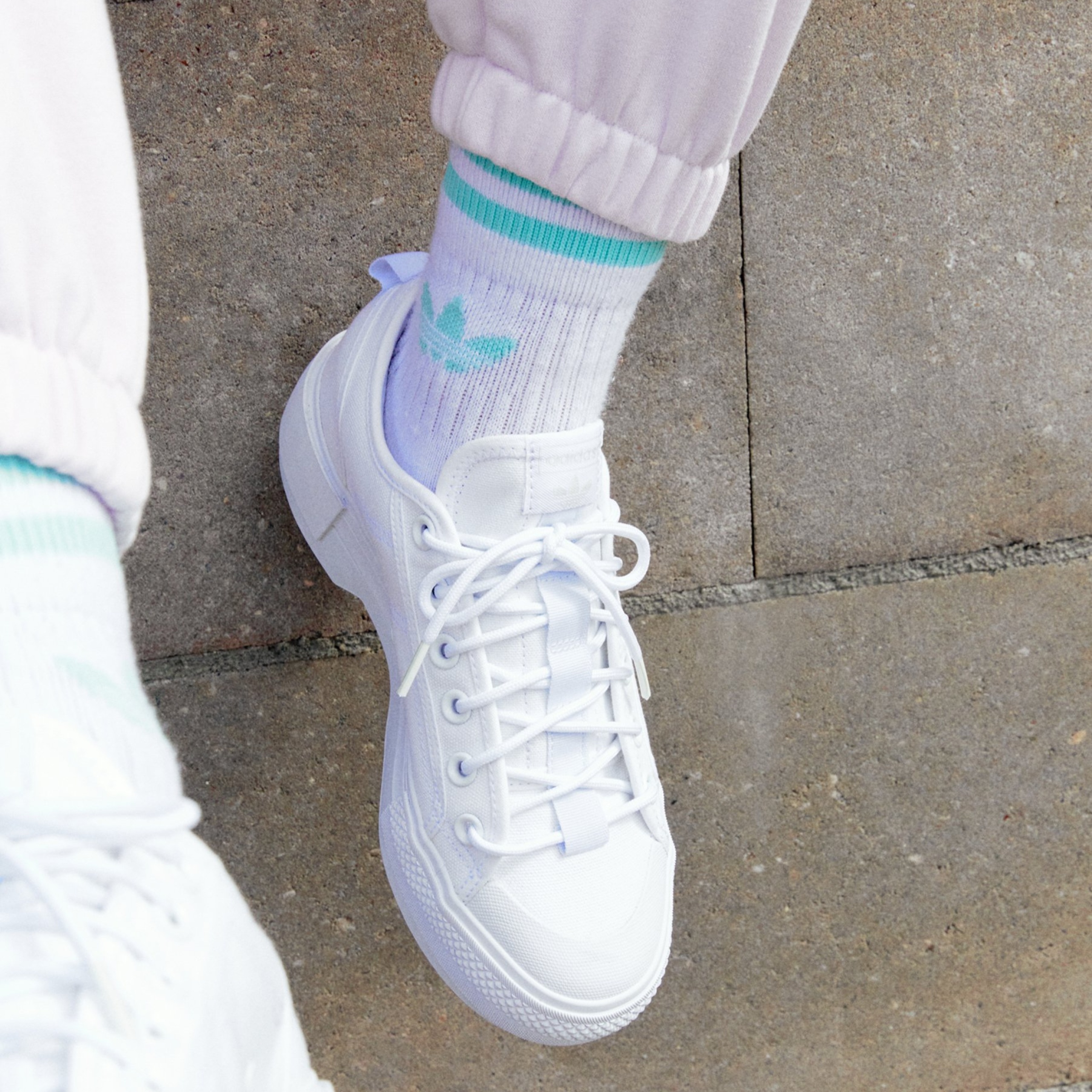 Фото № 4 с приближением к товару «‎Adidas Nizza »