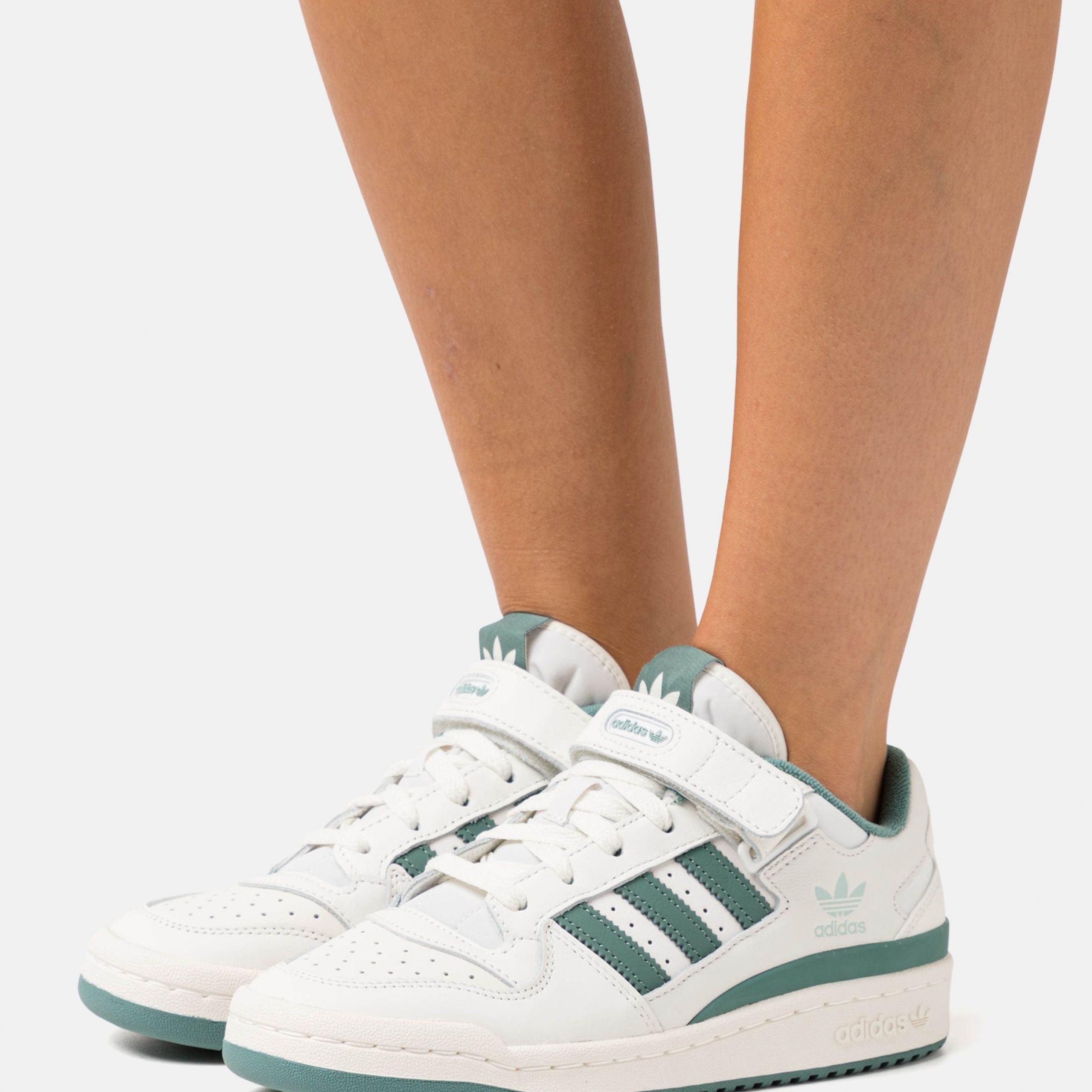 Фото № 2 с приближением к товару «‎Adidas Forum »