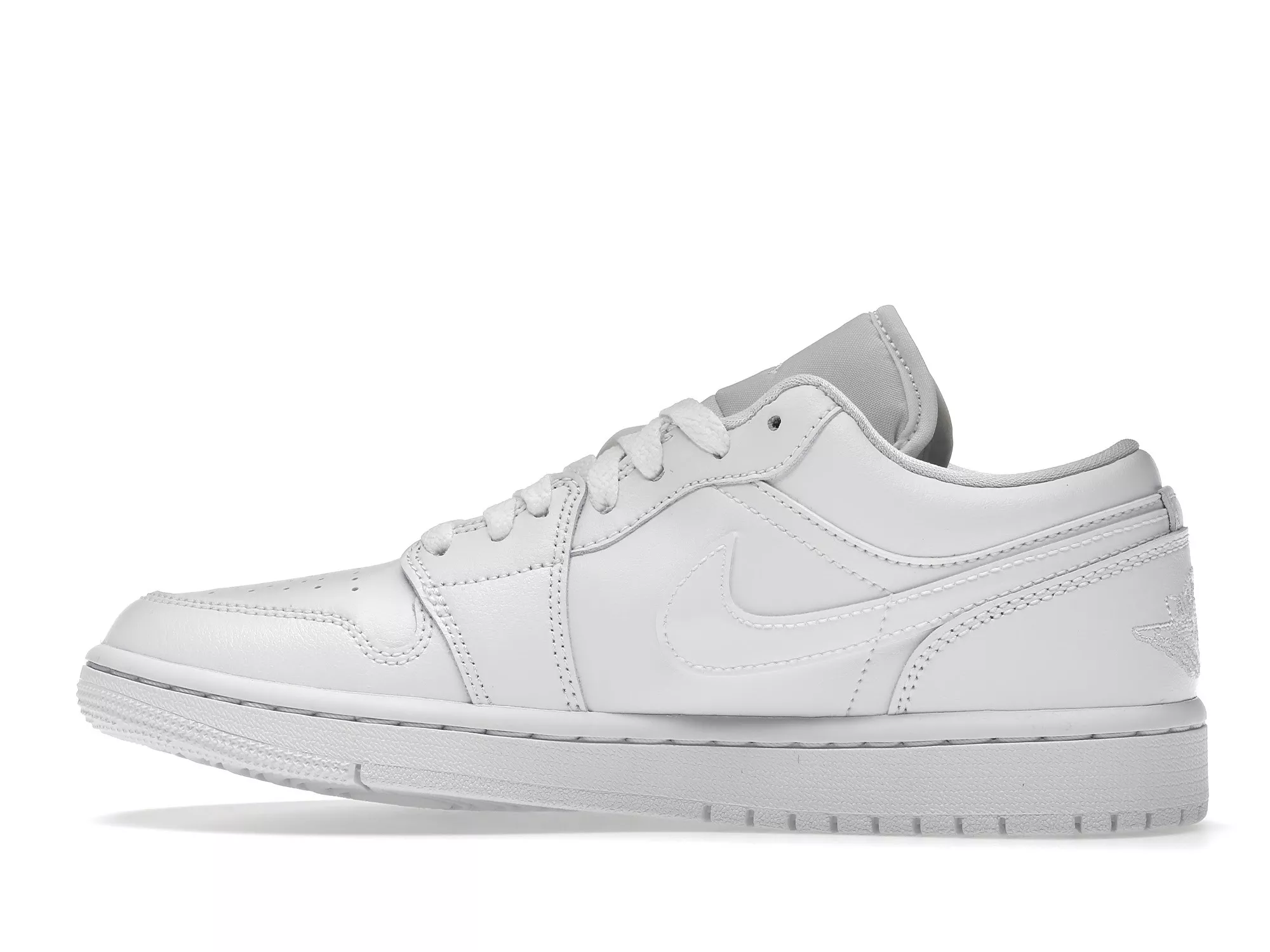 Фото № 4 с приближением к товару «‎Jordan 1 Low Triple White (2022) »