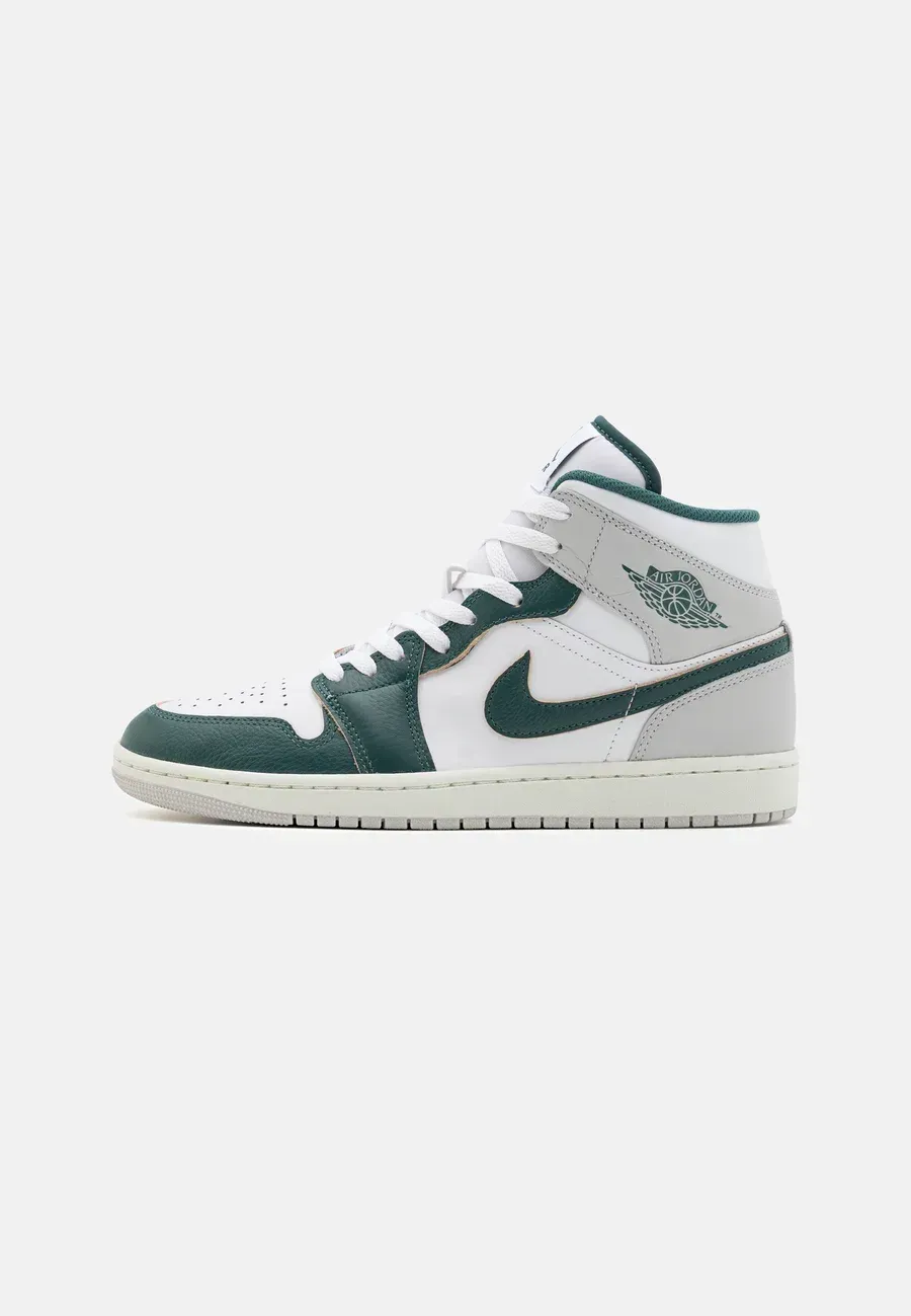 Фото № 2 с приближением к товару «‎AIR JORDAN 1 MID»