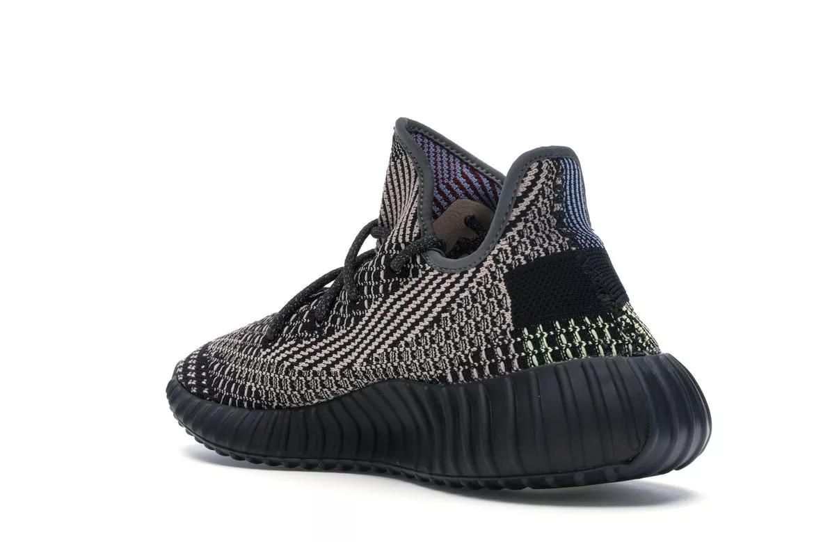 Фото № 5 с приближением к товару «‎adidas Yeezy Boost 350 V2 Yecheil (Non-Reflective)»