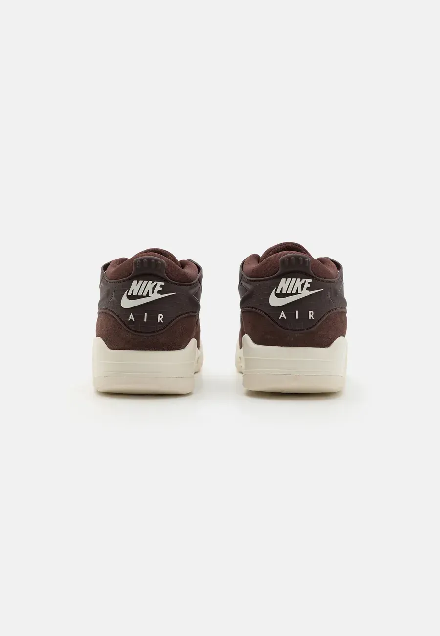 Фото № 3 с приближением к товару «‎AIR JORDAN 4 RM»