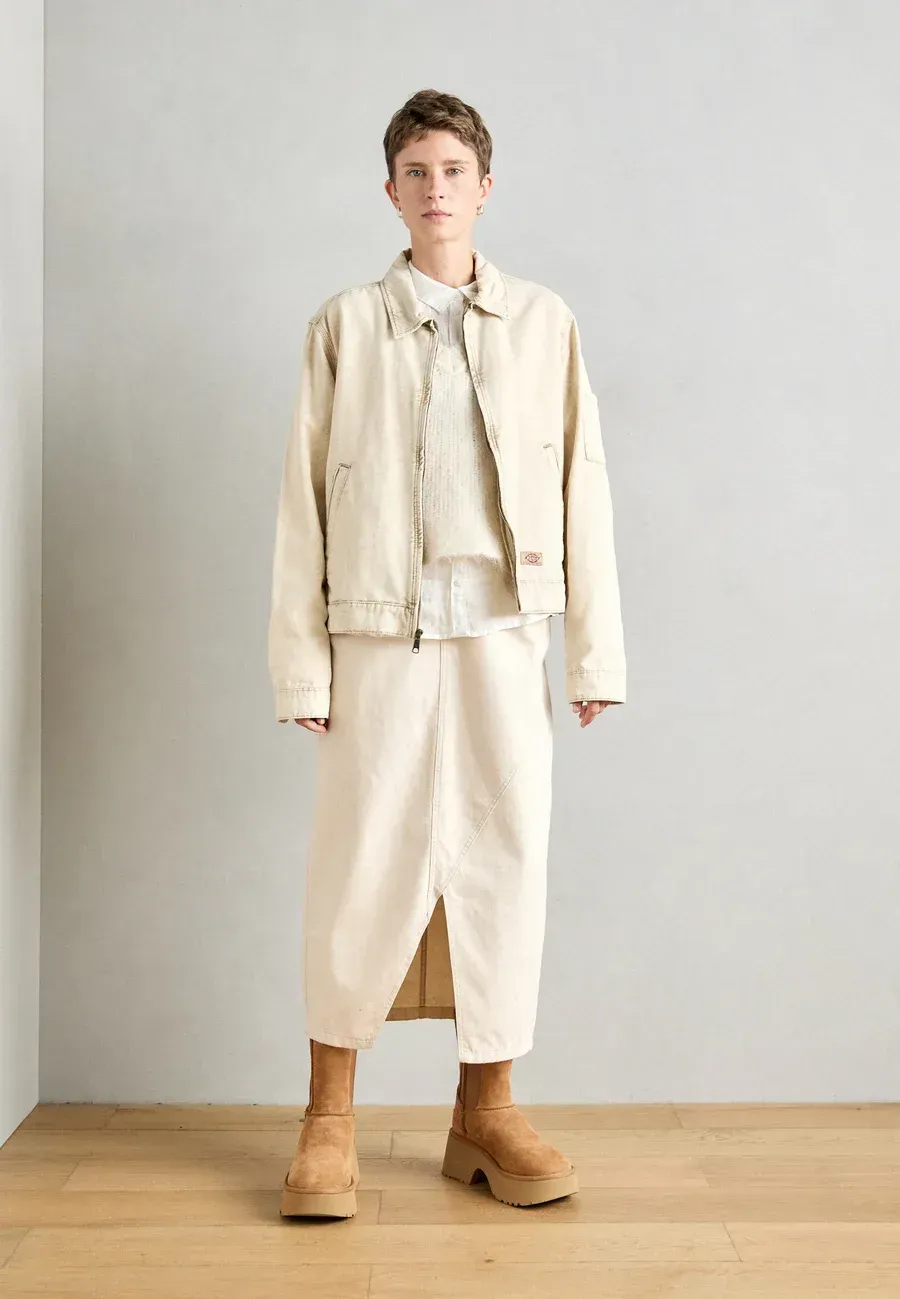 Фото № 3 с приближением к товару «‎CLASSIC TWIN SEAM NEW HEIGHTS»