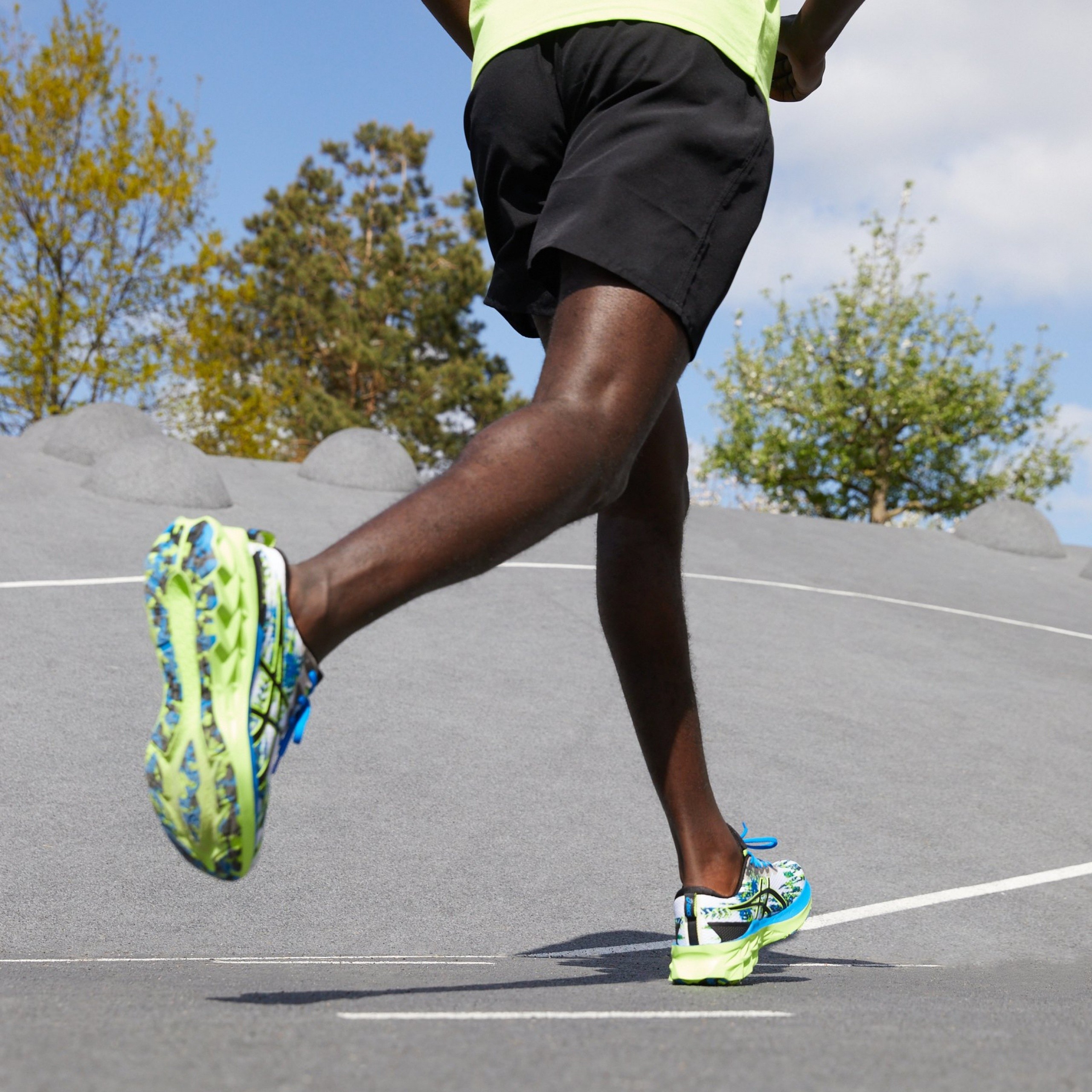 Фото № 5 с приближением к товару «‎Asics Novablast 2 Color Injection»