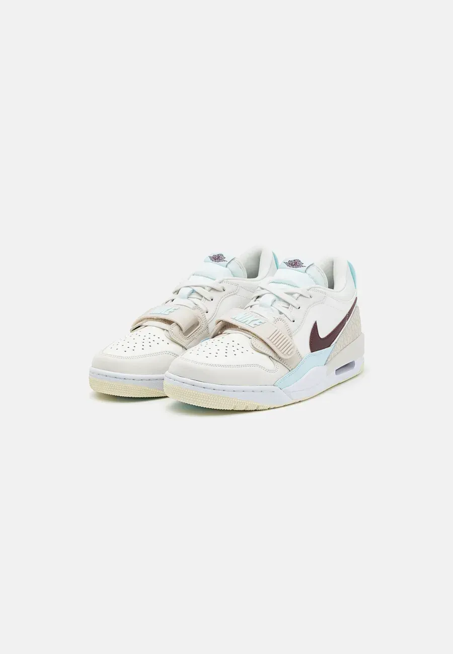 Фото № 4 с приближением к товару «‎AIR JORDAN LEGACY 312 »