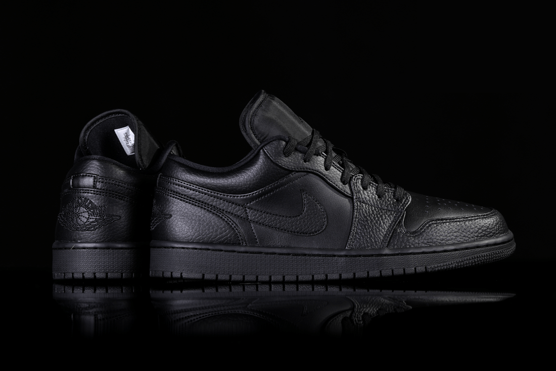 Фото № 3 с приближением к товару «‎Nike Air Jordan 1 Retro Triple »