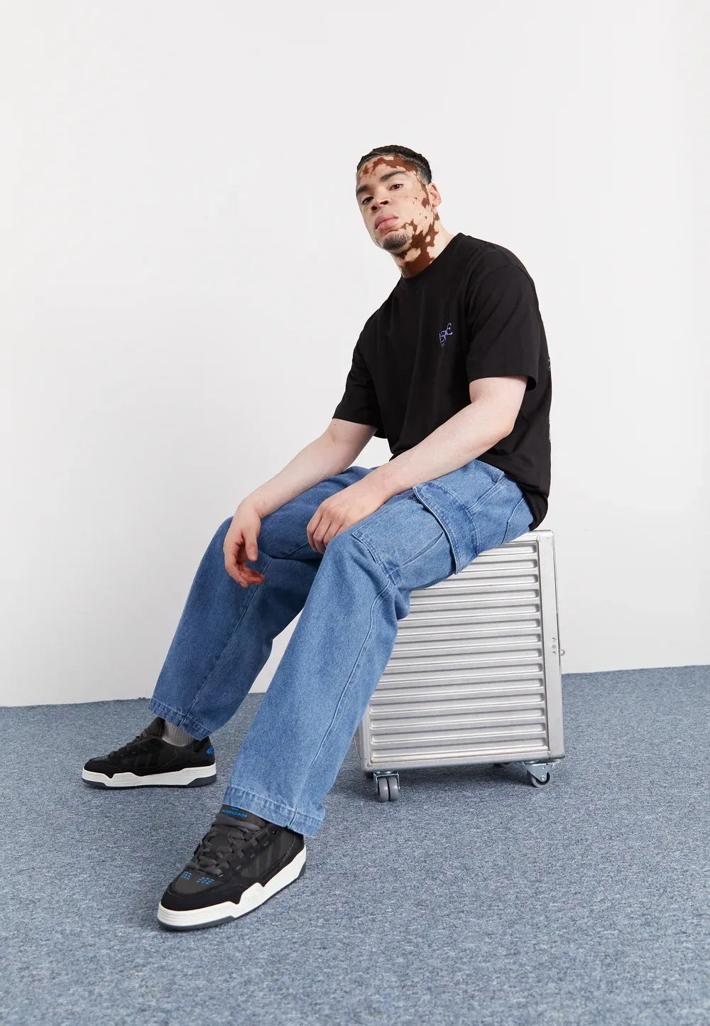 Фото № 3 с приближением к товару «‎ADI2000»