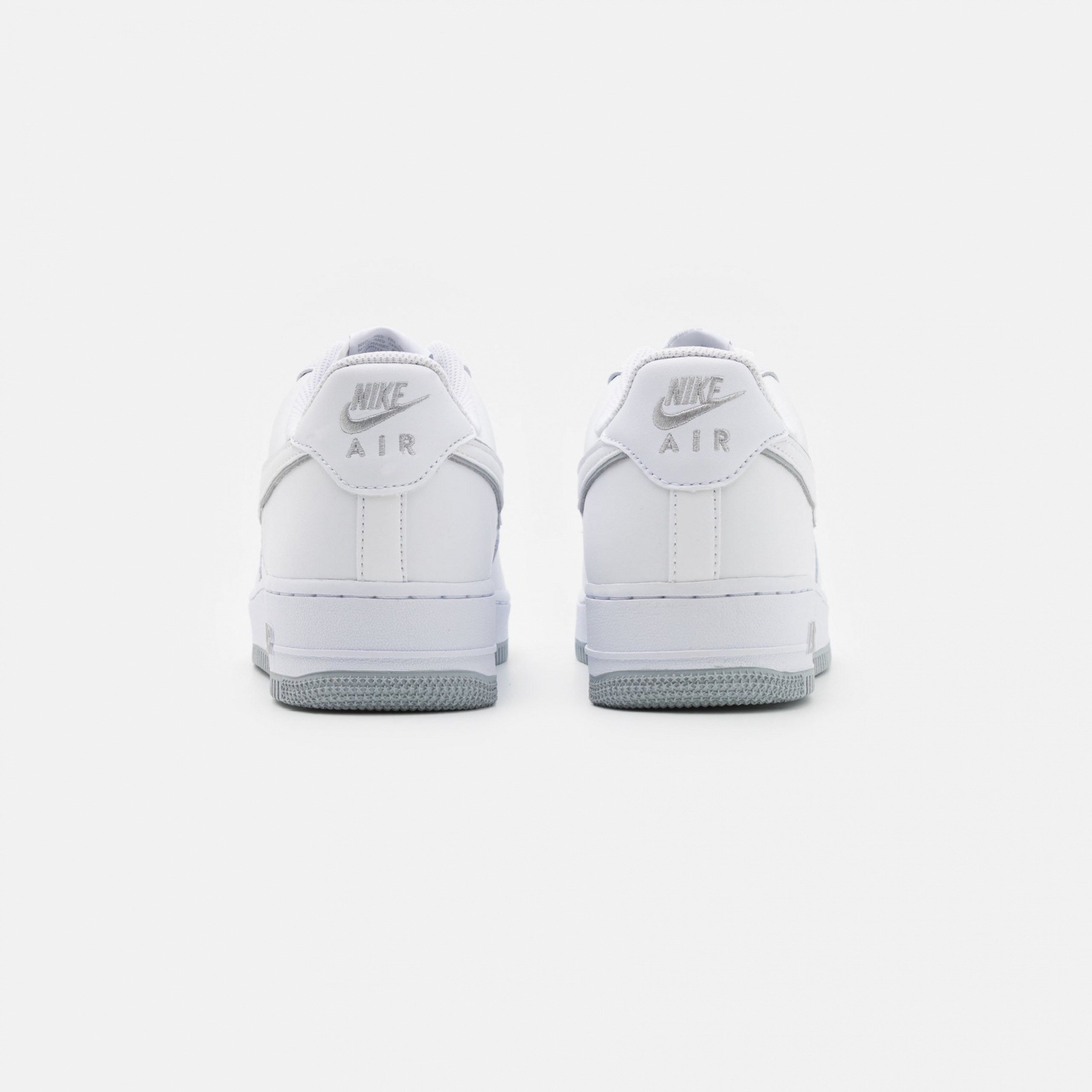 Фото № 3 с приближением к товару «‎Nike Air Force 1 ’07 »