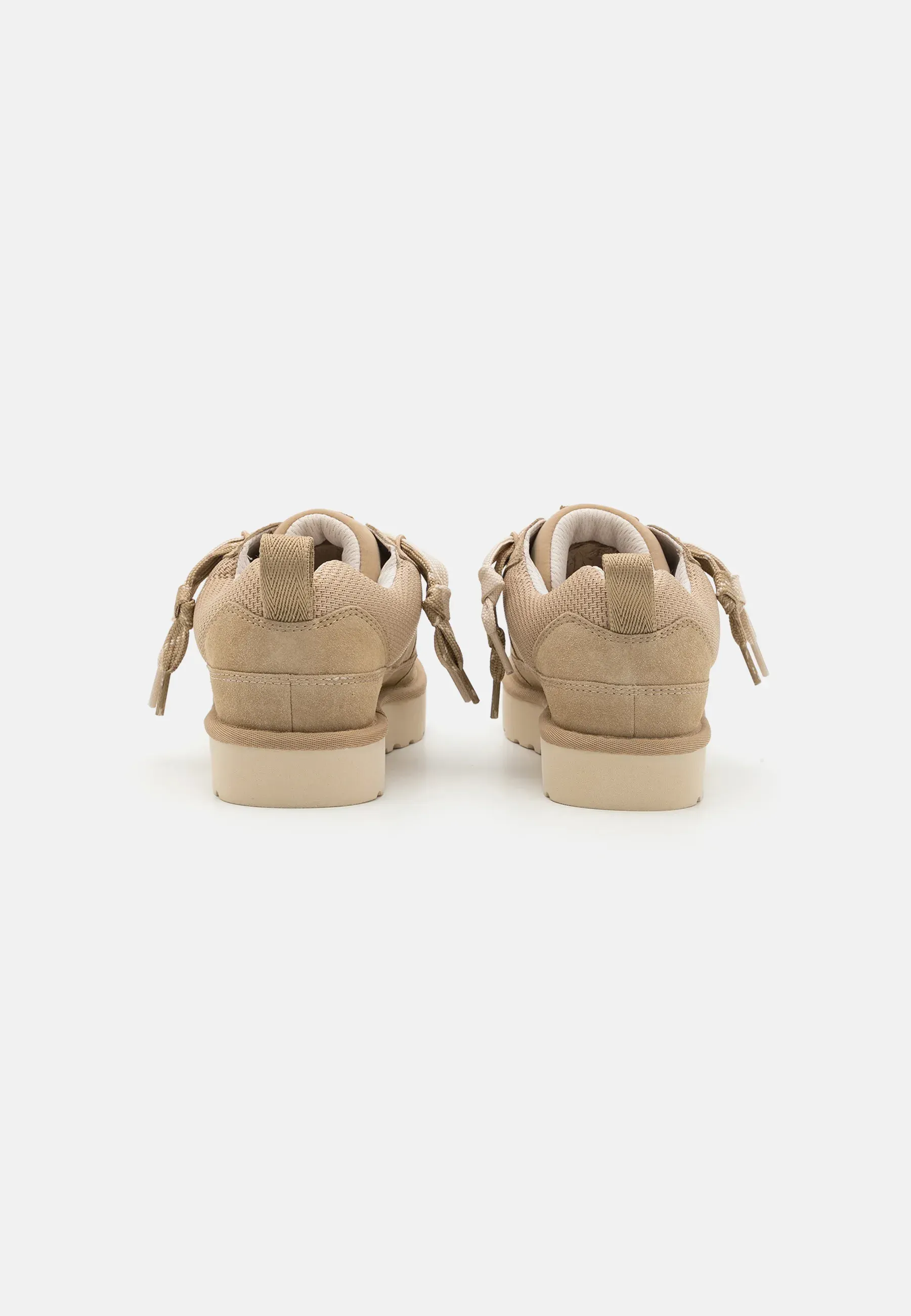 Фото № 3 с приближением к товару «‎LOWMEL»