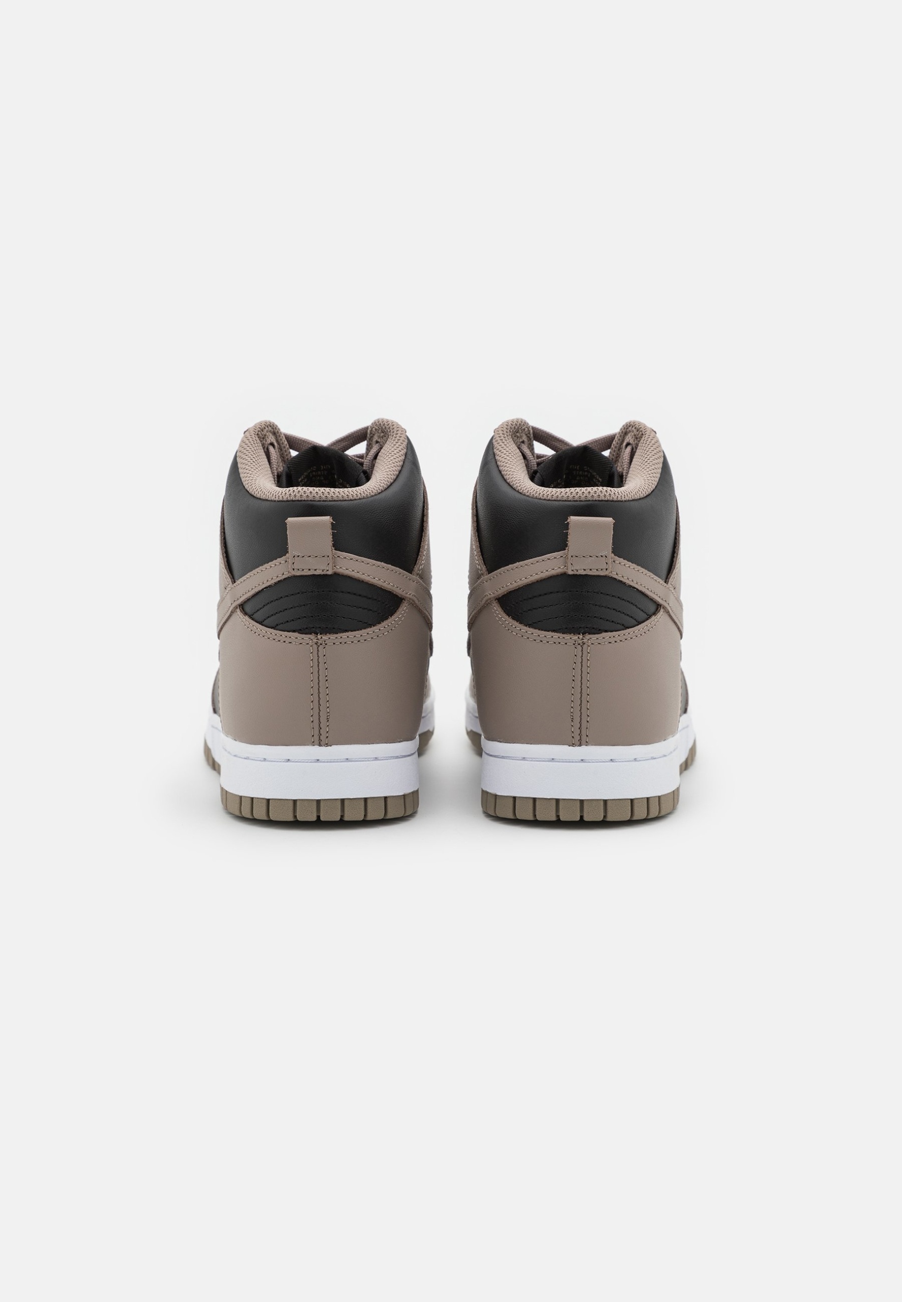 Фото № 3 с приближением к товару «‎Nike Dunk »