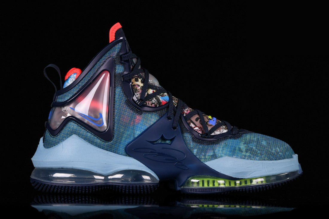 Фото № 1 с приближением к товару «‎Nike Lebron 19 Fast Food»