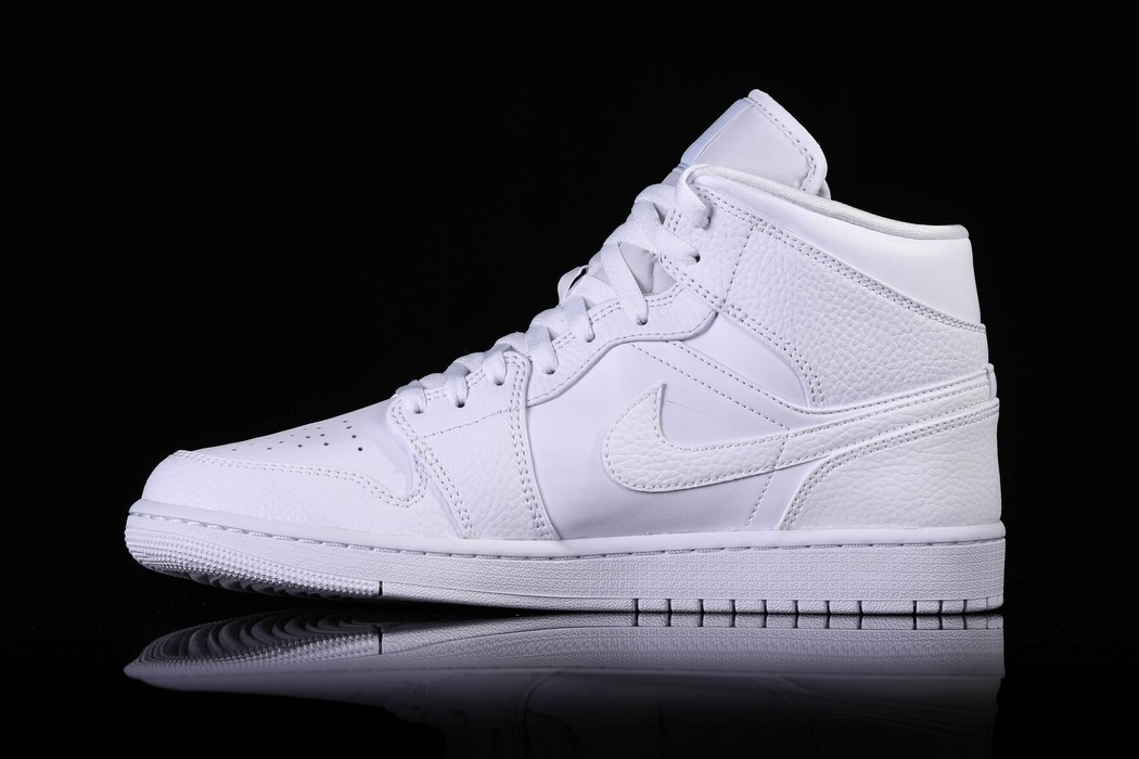 Фото № 4 с приближением к товару «‎Nike Air Jordan 1 Retro Triple 2.0»