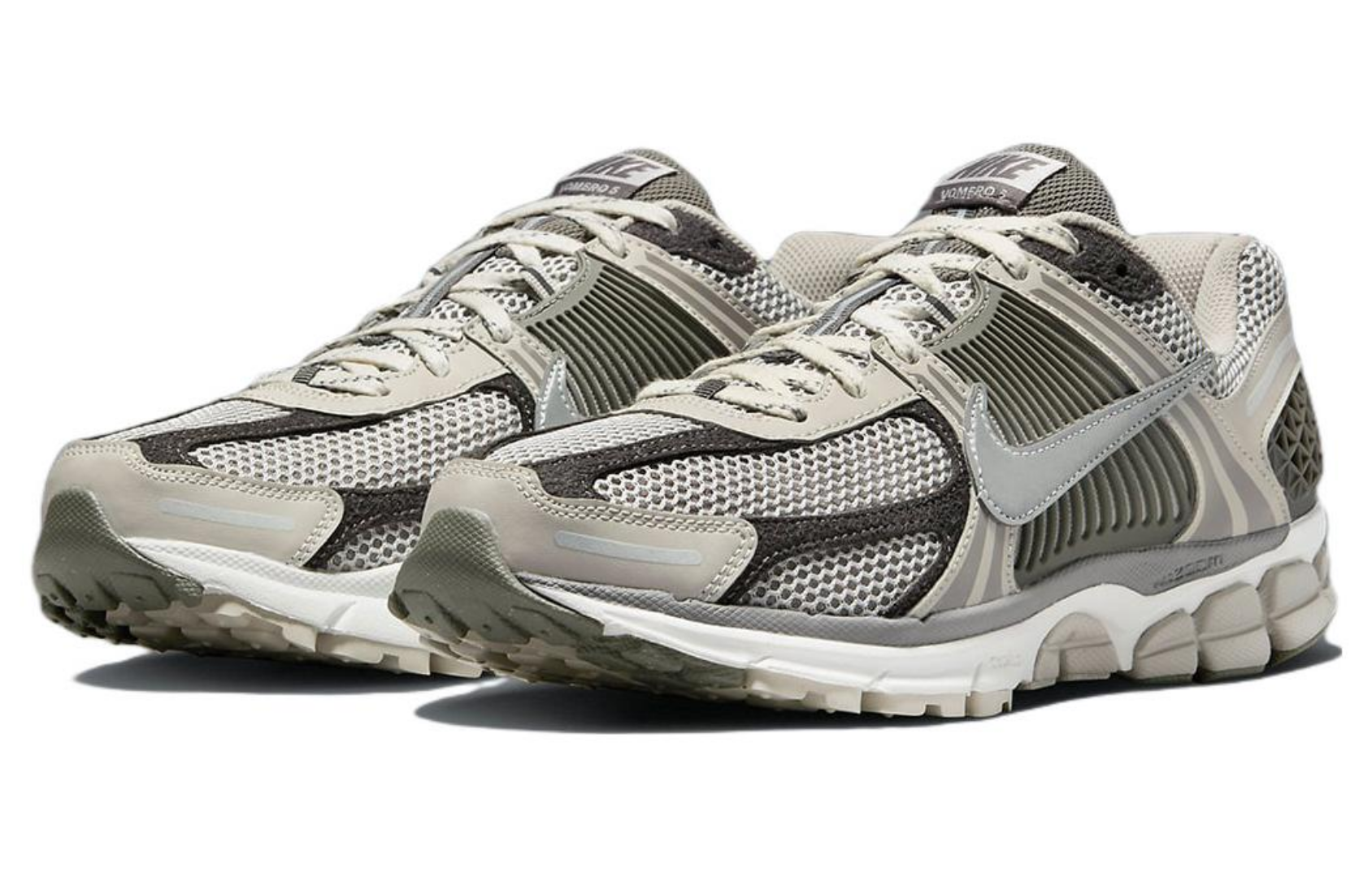 Фото № 3 с приближением к товару «‎ Nike Air Zoom Vomero 5 Running shoes»