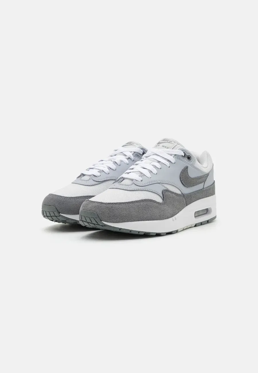 Фото № 4 с приближением к товару «‎AIR MAX 1»