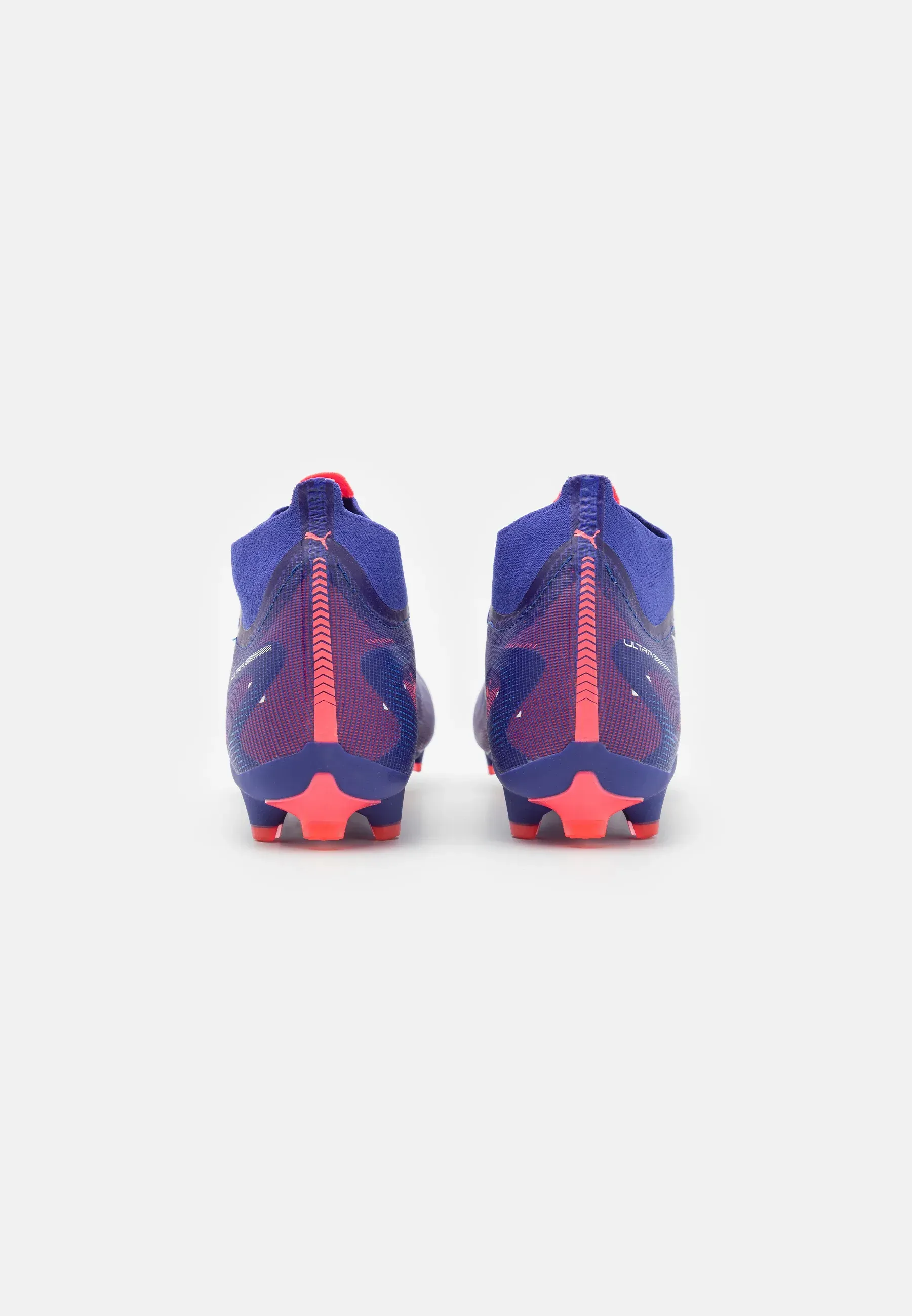 Фото № 3 с приближением к товару «‎ULTRA 5 MATCH LACELESS FG/AG»
