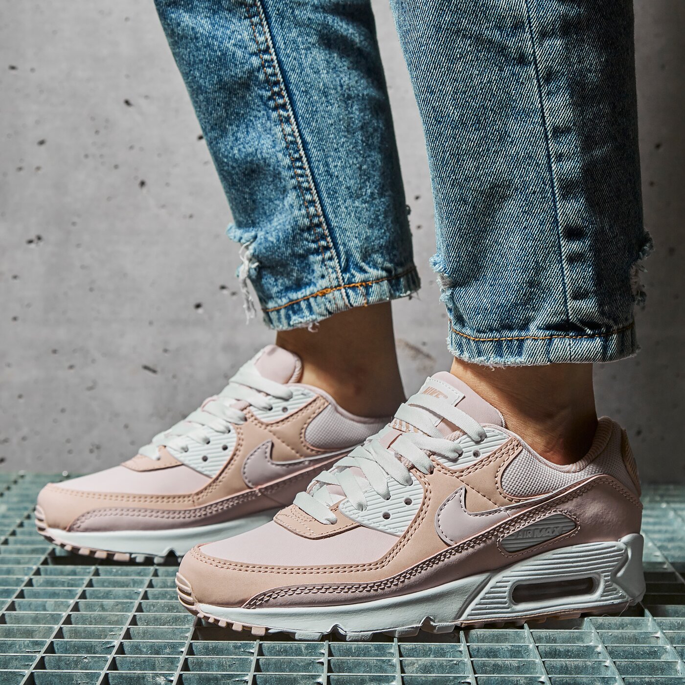 Фото № 3 с приближением к товару «‎Nike Air Max 90»