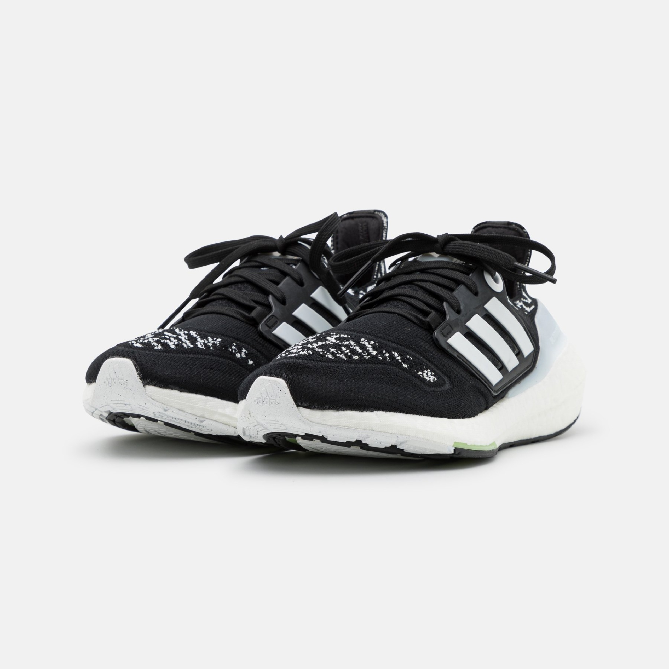 Фото № 2 с приближением к товару «‎Adidas Ultraboost 22»