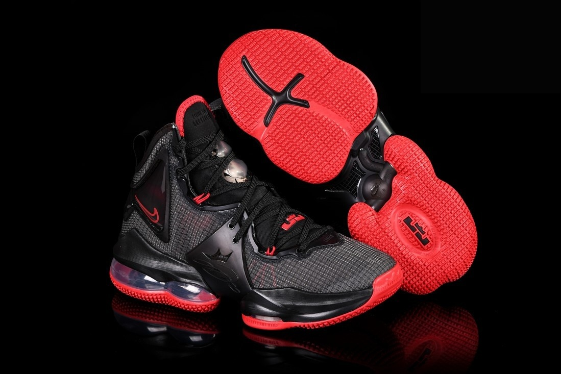 Фото № 3 с приближением к товару «‎Nike Lebron 19 Gs»