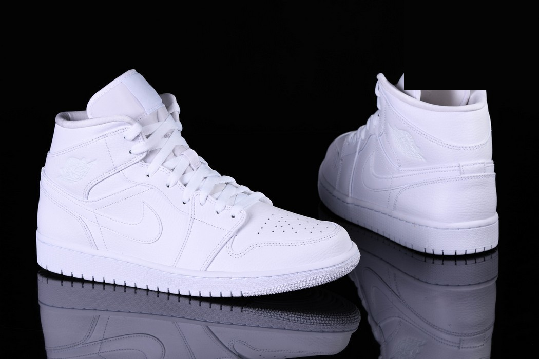Фото № 3 с приближением к товару «‎Nike Air Jordan 1 Retro Triple »