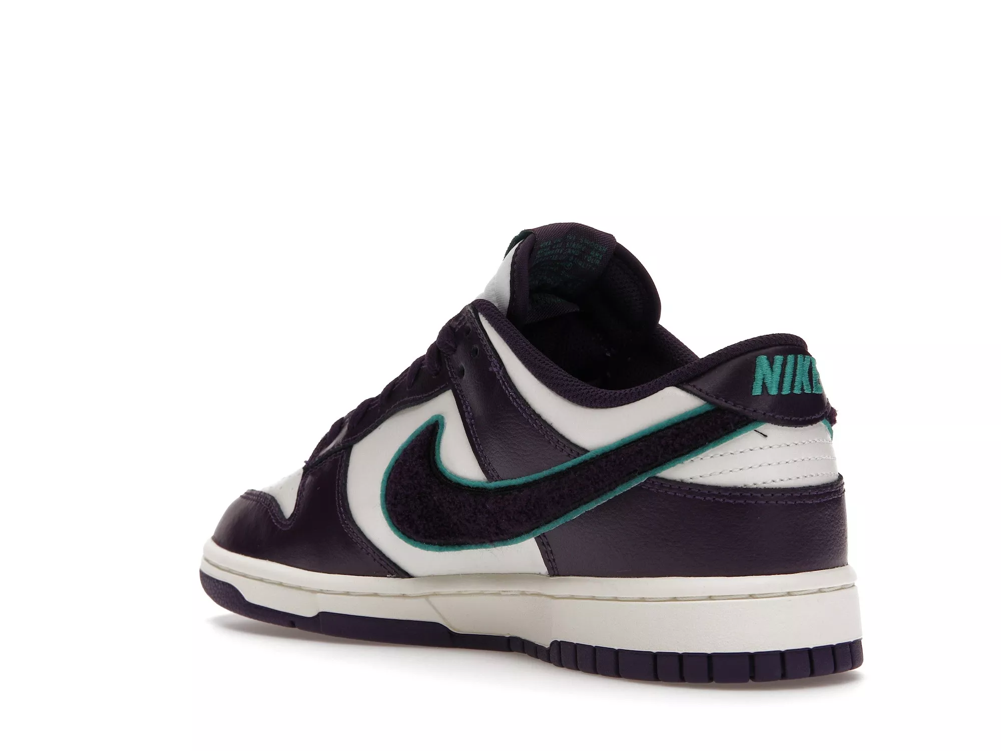 Фото № 4 с приближением к товару «‎Nike Dunk Low Chenille Swoosh Sail Grand Purple»