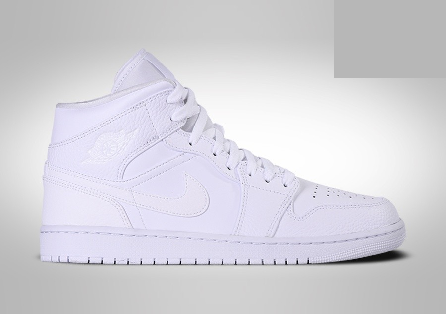 Фото № 1 с приближением к товару «‎Nike Air Jordan 1 Retro Triple 2.0»