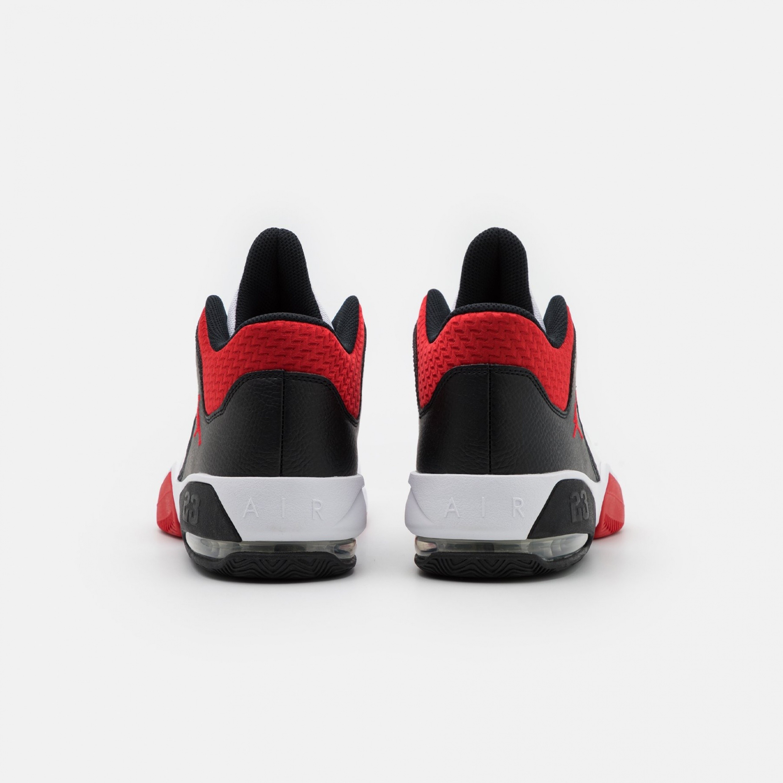 Фото № 3 с приближением к товару «‎Jordan Max Aura 3 »