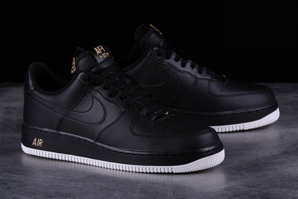 Фото № 1 с приближением к товару «‎Nike Air Force 1 ’07 »