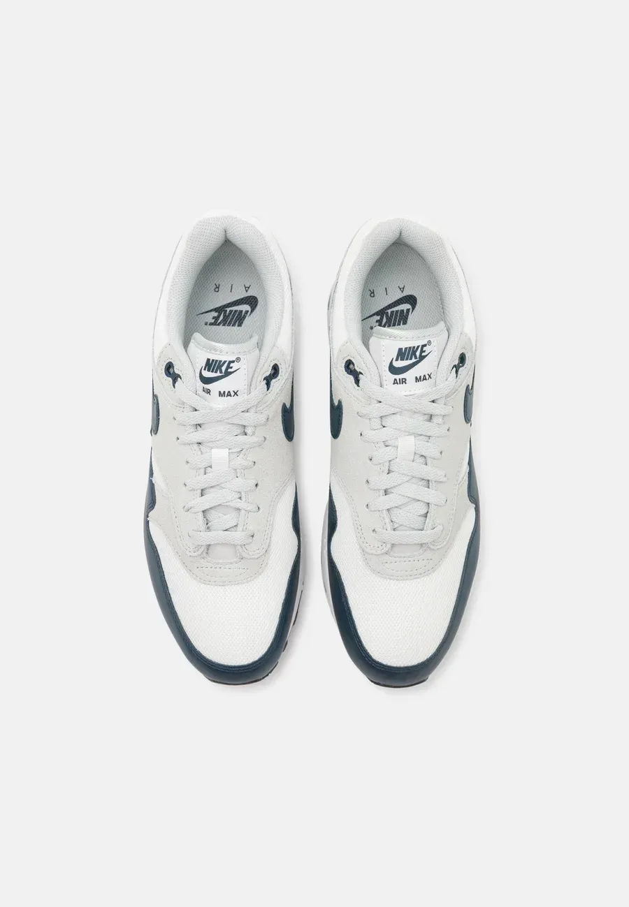 Фото № 4 с приближением к товару «‎AIR MAX 1 »