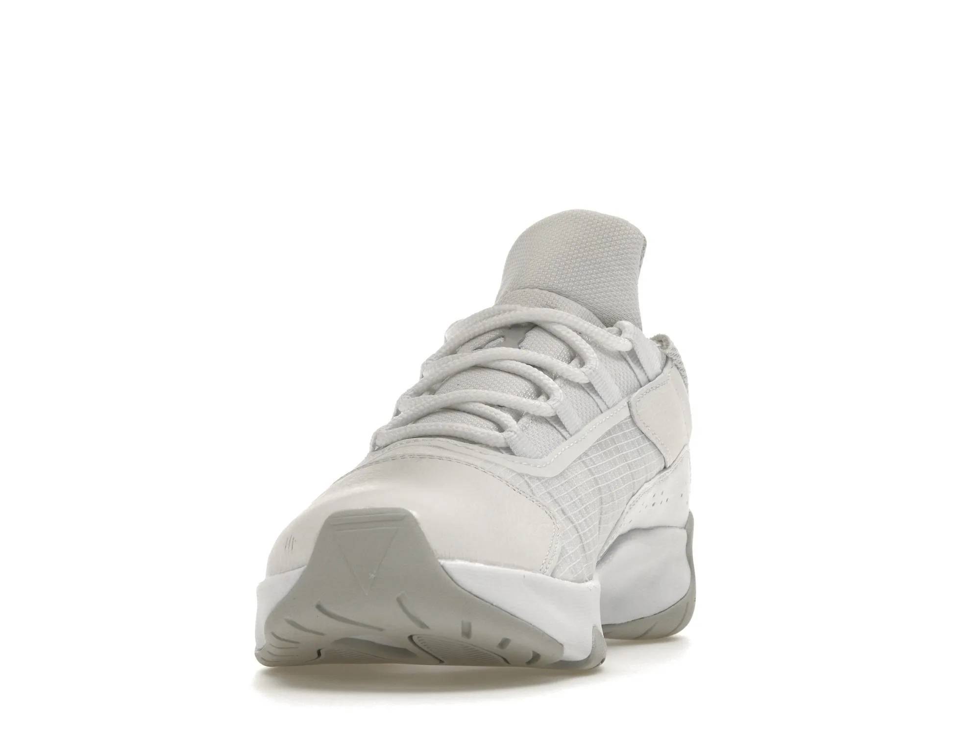 Фото № 4 с приближением к товару «‎Jordan 11 CMFT Low White Pure Platinum»