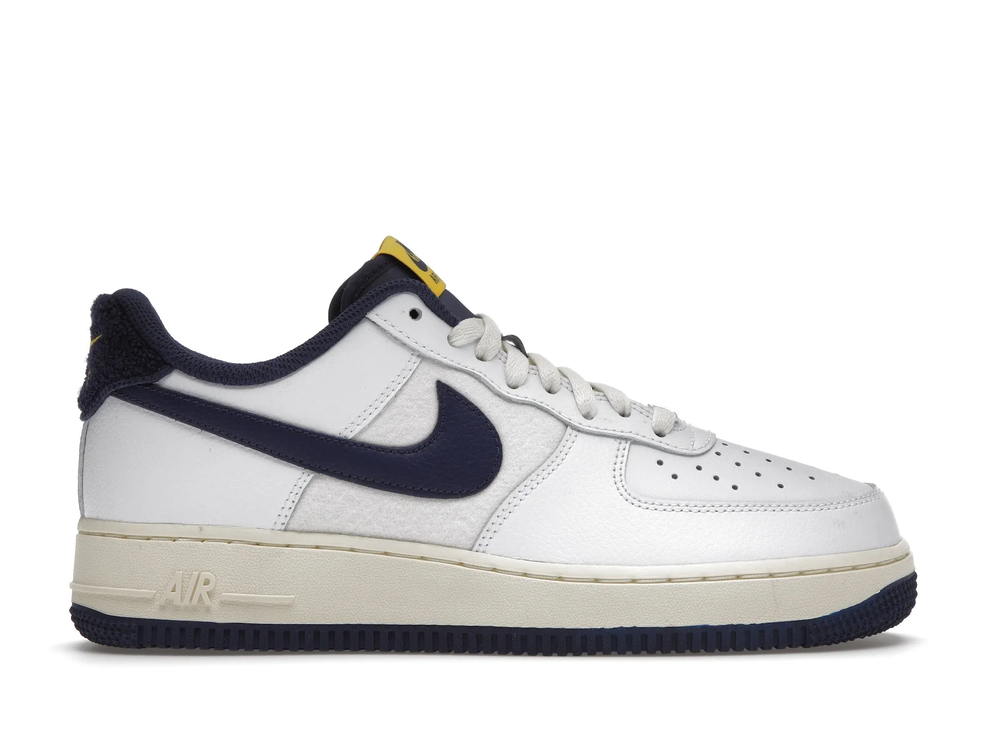 Фото № 1 с приближением к товару «‎Nike Air Force 1 Low 07 LV8 Michigan Varsity Jacket (2021)»