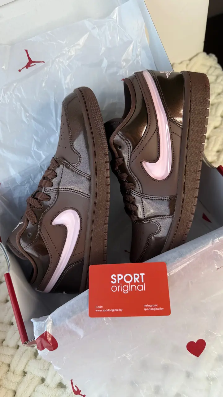 Air Jordan 1 Low коричневые с розовым свушем — живое фото