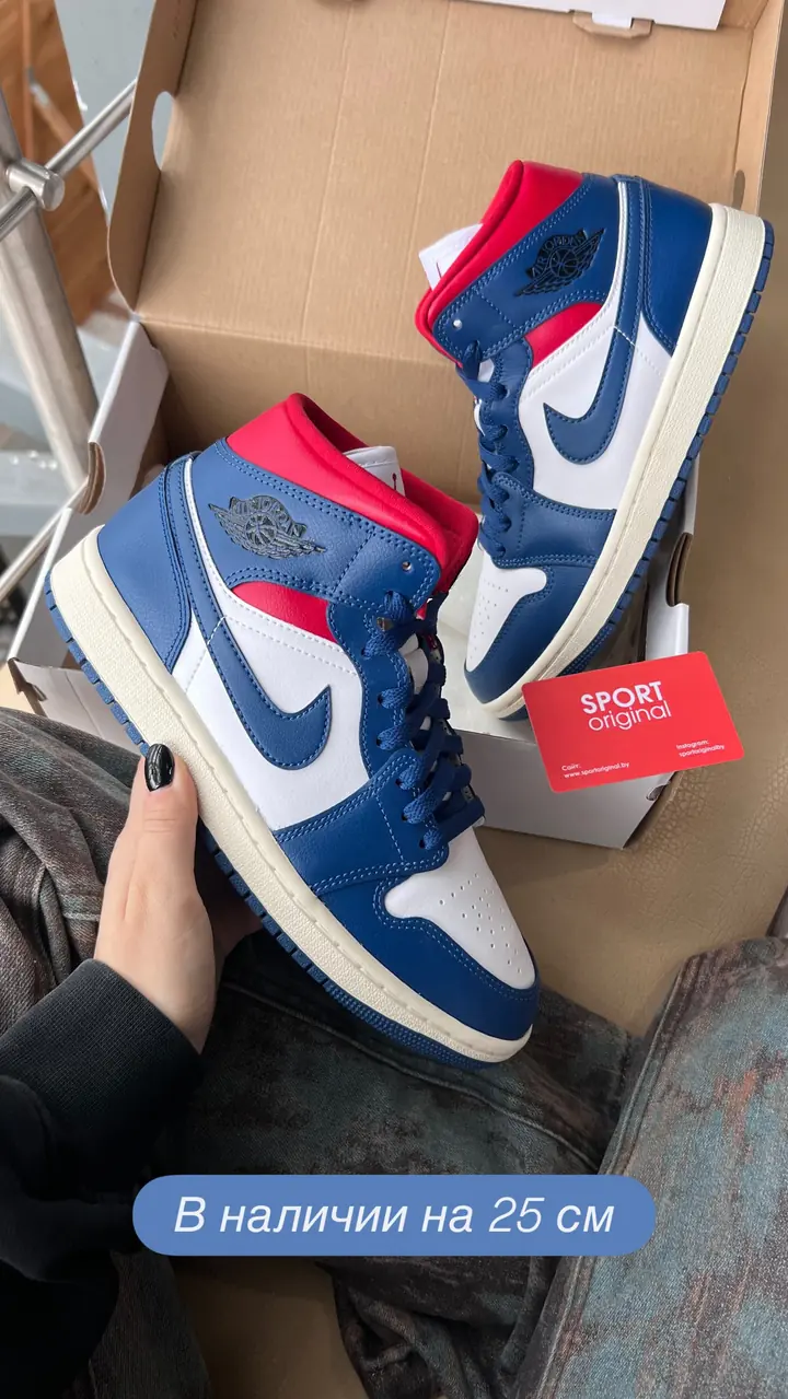 Air Jordan 1 Mid синие с красным — живое фото