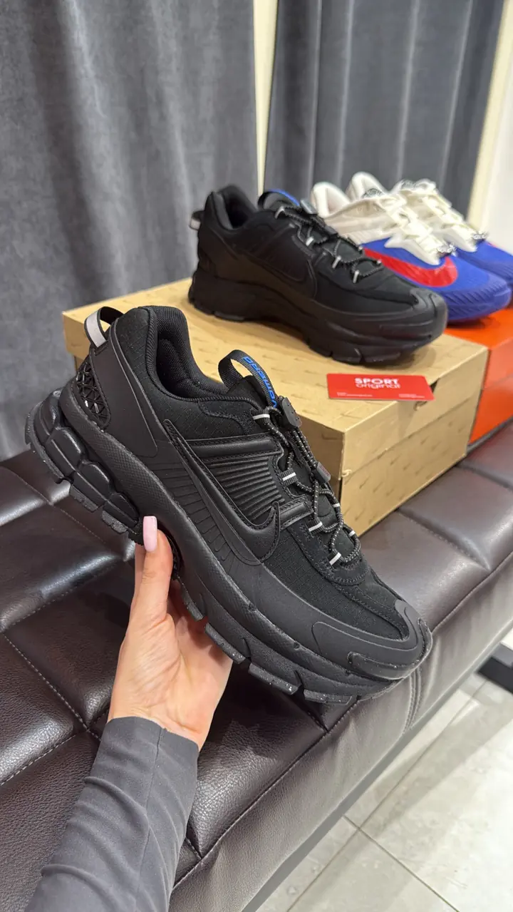 Nike Zoom Vomero чёрные — живое фото
