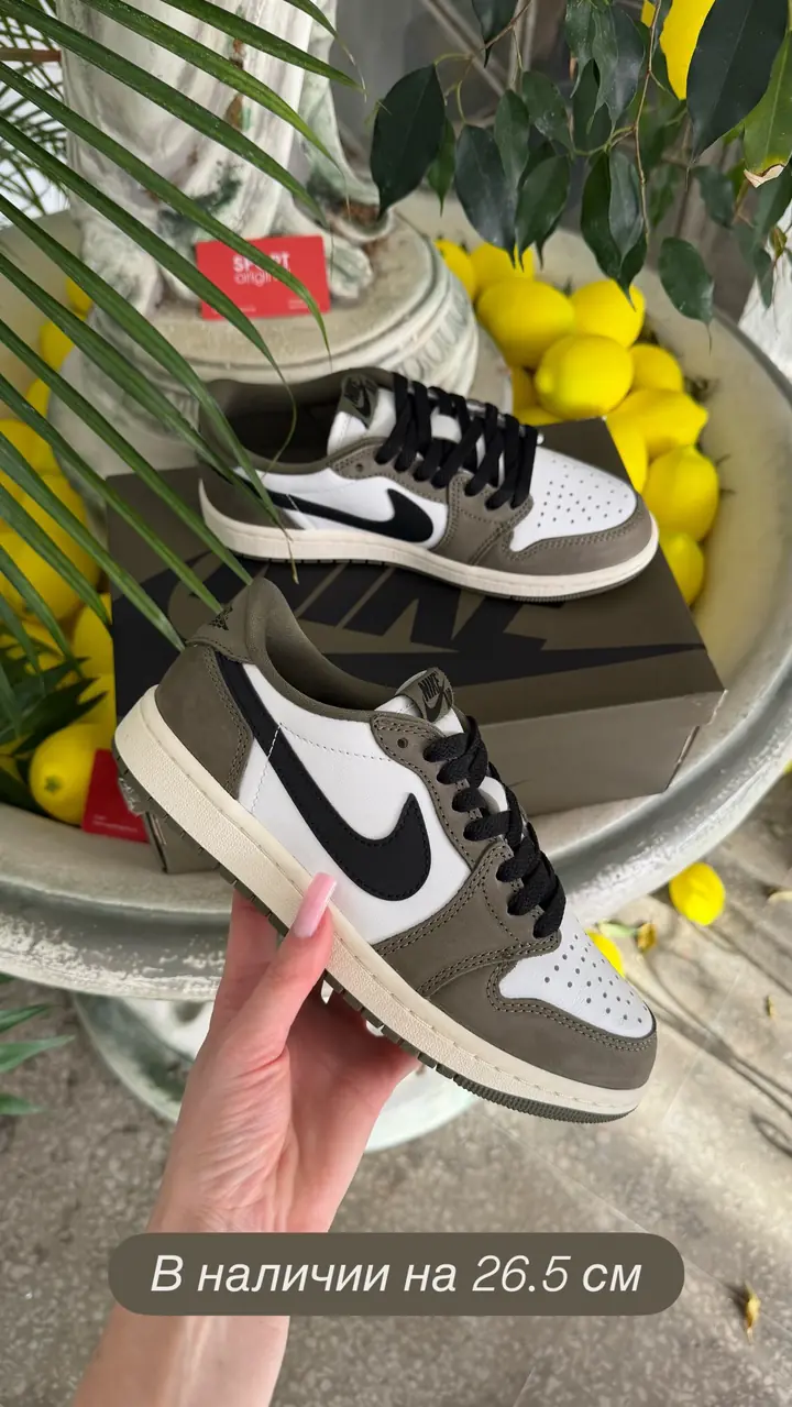 Air Jordan 1 Low OG Mocha — живое фото