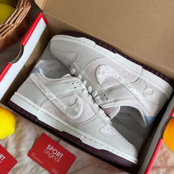 Nike Dunk Low бежевые с бархатным свушем — живое фото