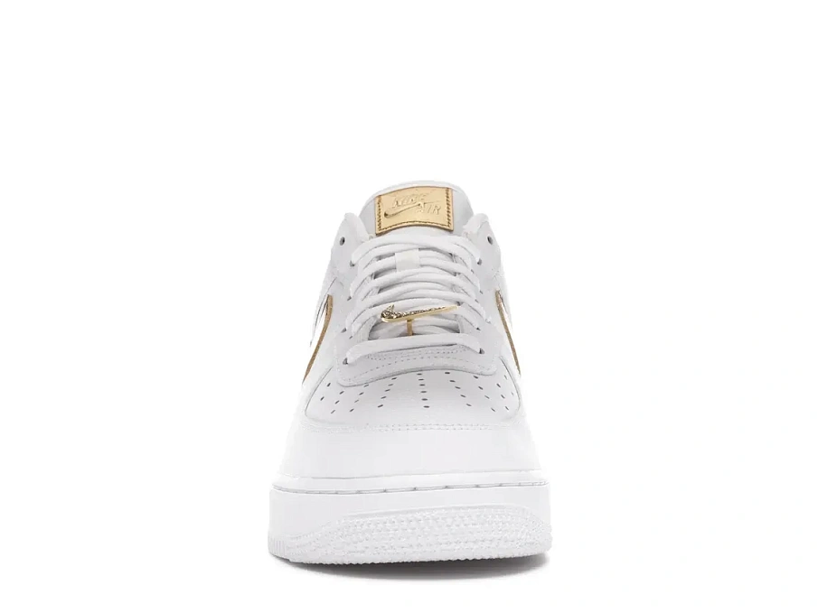 Фото № 2 с приближением к товару «‎Nike Air Force 1 Low White Metallic Gold (2020)»