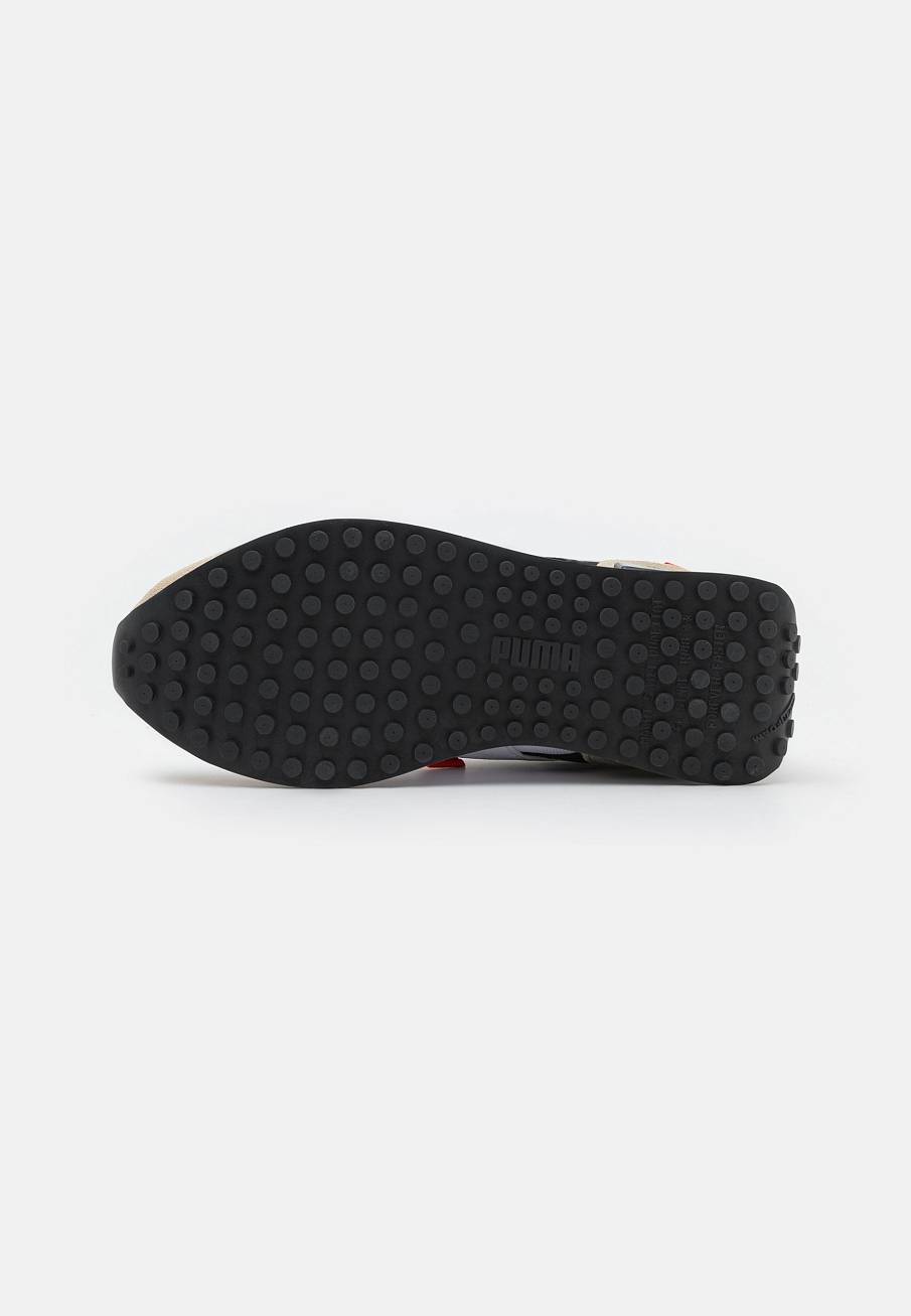 Фото № 5 с приближением к товару «‎Puma Future Rider Core »