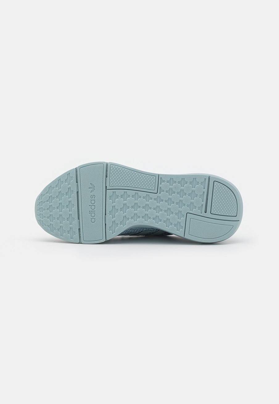 Фото № 4 с приближением к товару «‎Adidas Swift 22 »