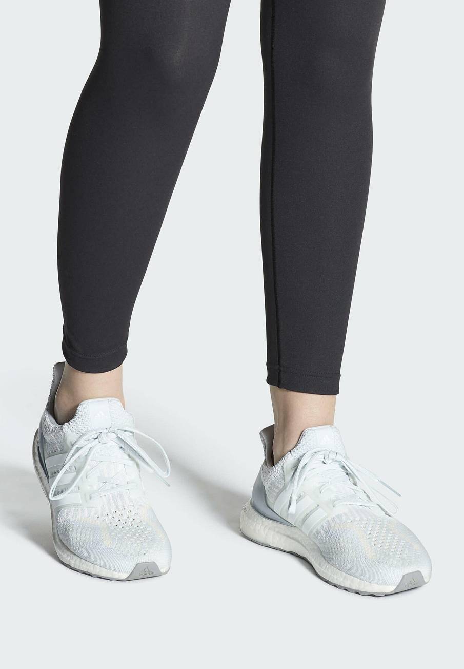 Фото № 2 с приближением к товару «‎Adidas Ultraboost»