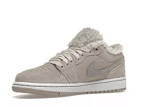 Фото № 3 с приближением к товару «‎Jordan 1 Low SE Sherpa Fleece »