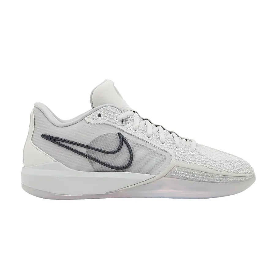 Фото № 1 с приближением к товару «‎Nike Women's Sabrina 1 Ionic (FQ3381-010)»