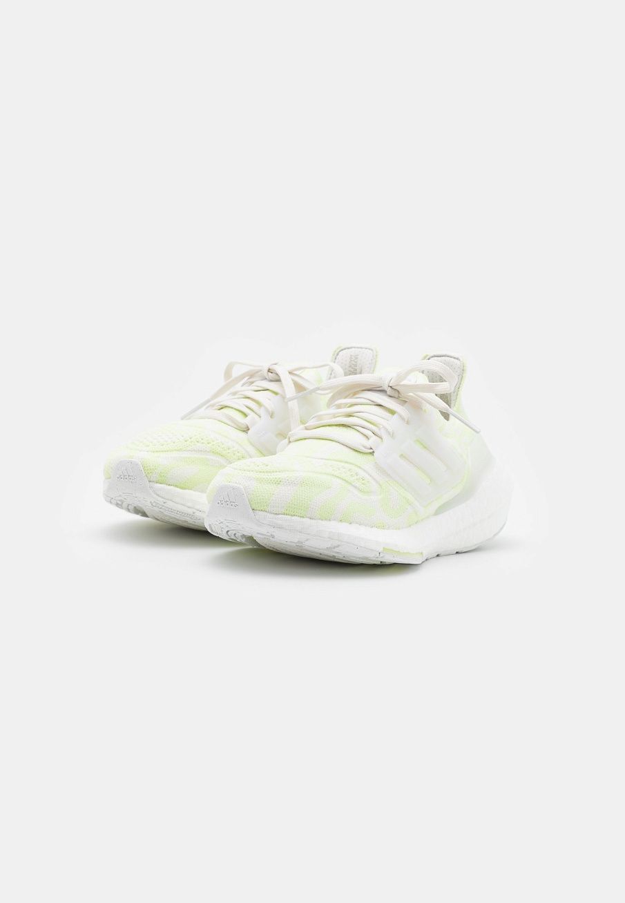Фото № 2 с приближением к товару «‎Adidas Ultraboost 22»