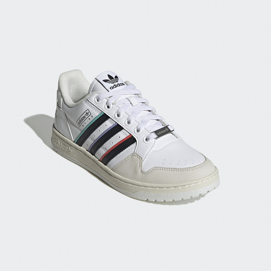 Фото № 2 с приближением к товару «‎Adidas »